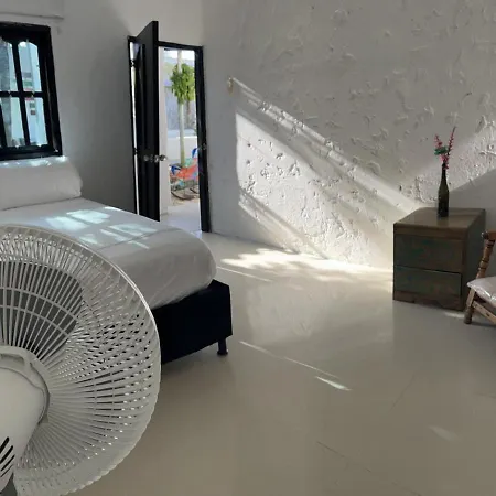 Tr-v4d De Cerca Al Castillo San Felipe Con Ventilador, Piscina Y Wifi Cartagena